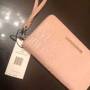 Steve Madden wristlet in blush